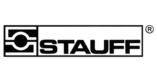 STAUFF Logo in Schwarz und Weiß. Das Logo besteht aus einem stilisierten, C-förmigen Symbol auf der linken Seite und dem Schriftzug 'STAUFF' in Großbuchstaben auf der rechten Seite. Ein kleines eingekreistes 'R' (für Registered Trademark) ist oben rechts